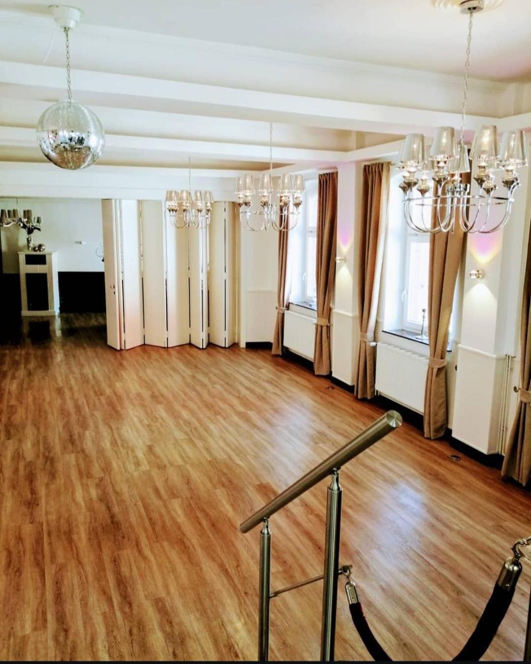 Zur Sonne "Gasthaus-Bar-Events" Poppenhausen Eksteriør billede